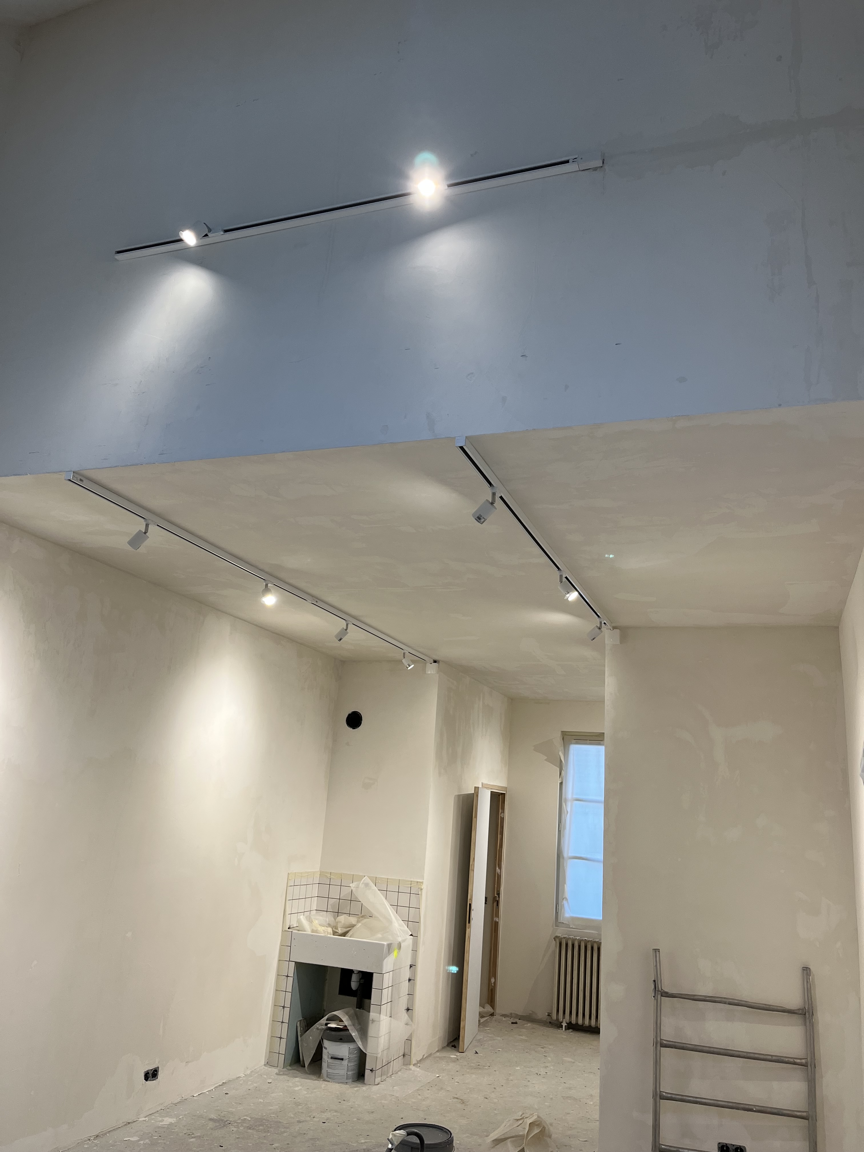 Installation de rampes d'éclairages aux Beaux-Arts (Chars)