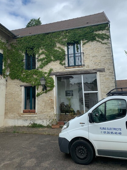 Devanture bureau Société Flins Électricité (SFE)