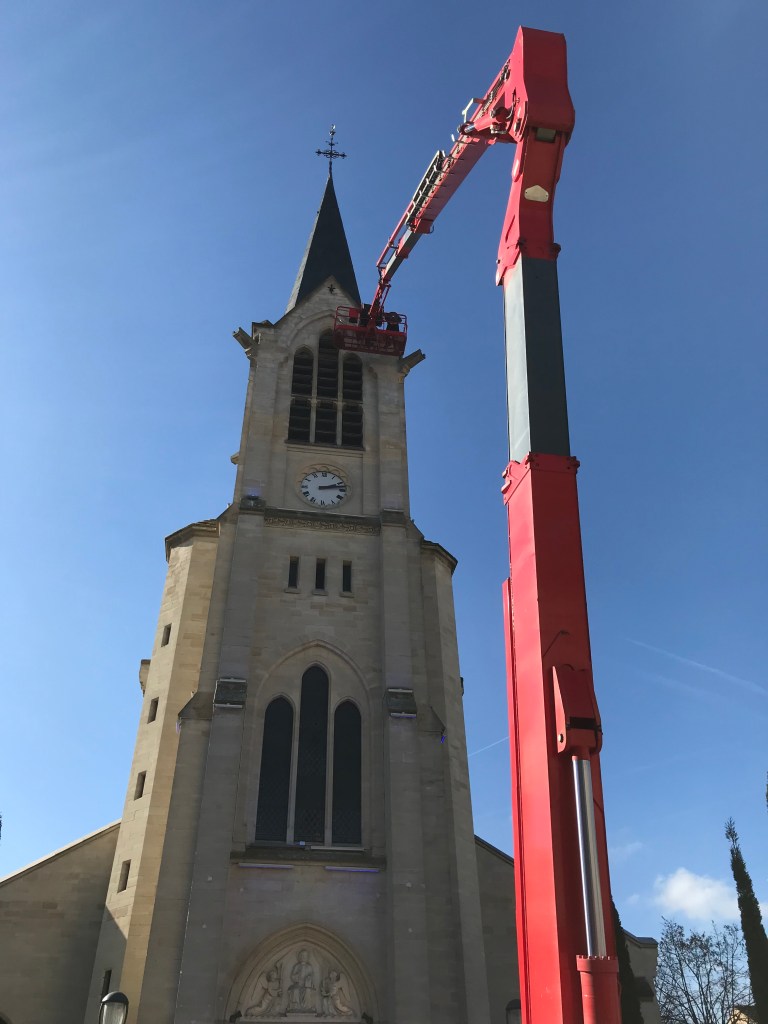 Remplacement luminaires extérieurs à l'église des Mureaux
